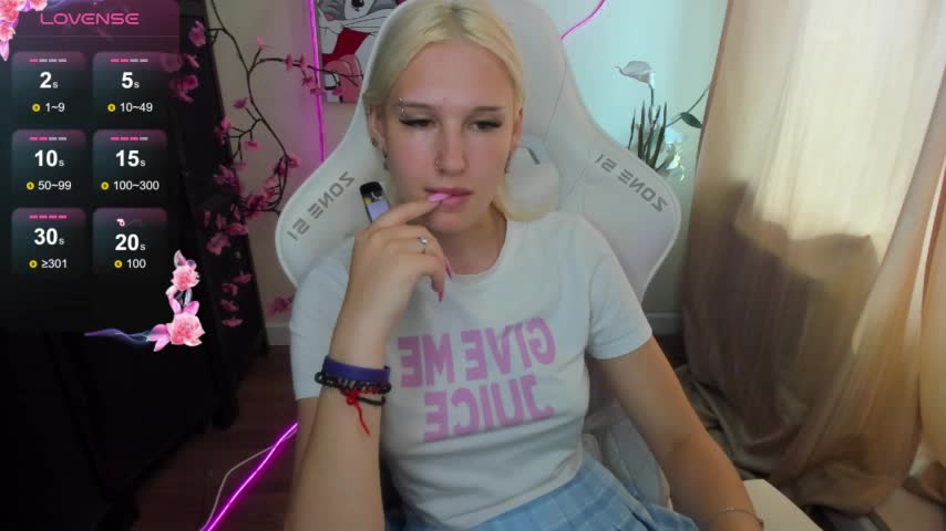 EvelinaLuu Adult Chat July 17, 2026