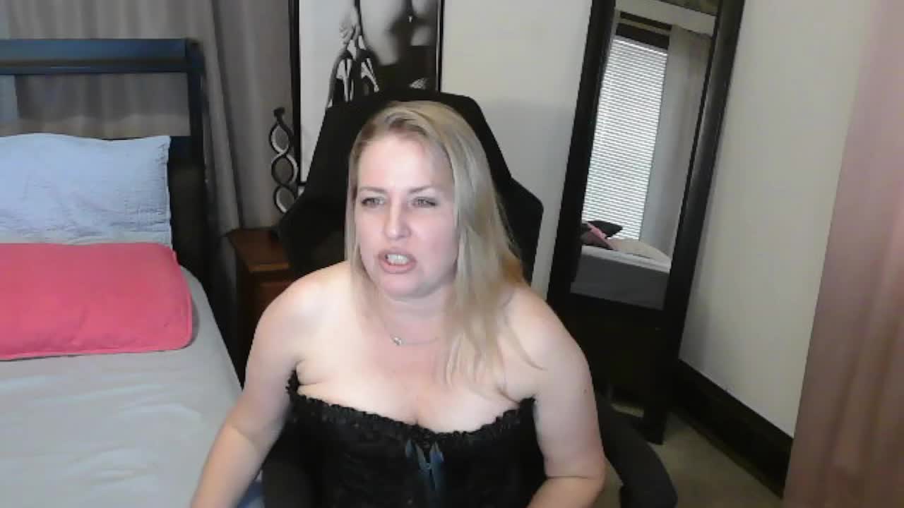 Holliekate Adult Chat July 17, 2026