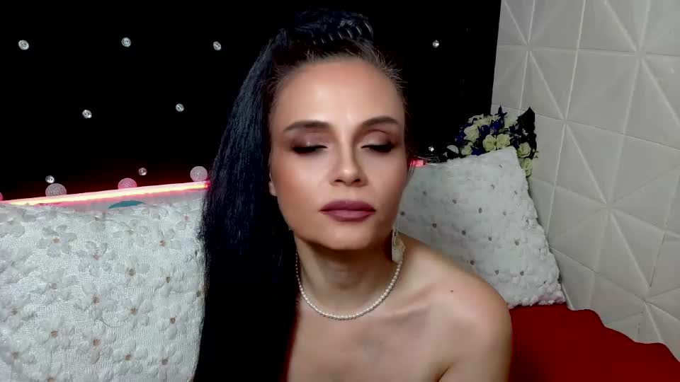 julia_divinne Adult Chat July 17, 2026