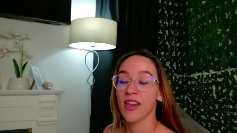 nicoleirisxxx Adult Chat July 17, 2026