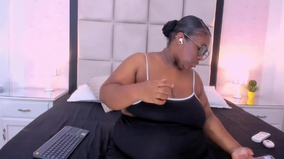 treisyvixen Adult Chat July 18, 2026