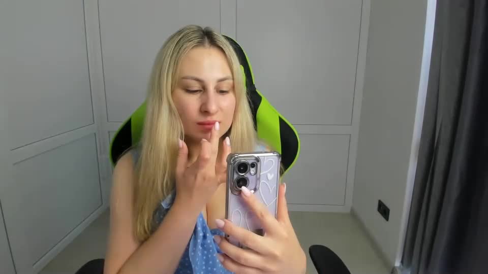 julia_sunshinee Adult Chat July 19, 2026