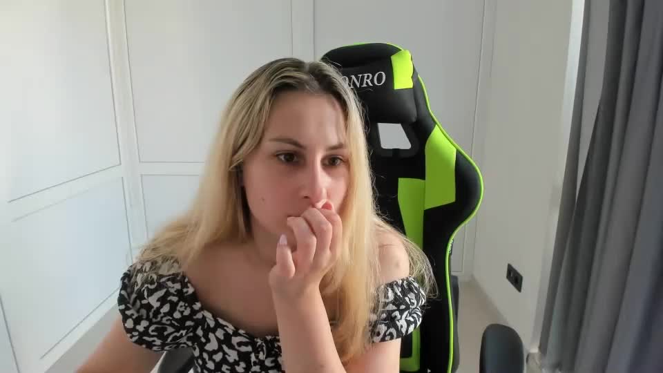 julia_sunshinee Adult Chat July 21, 2026