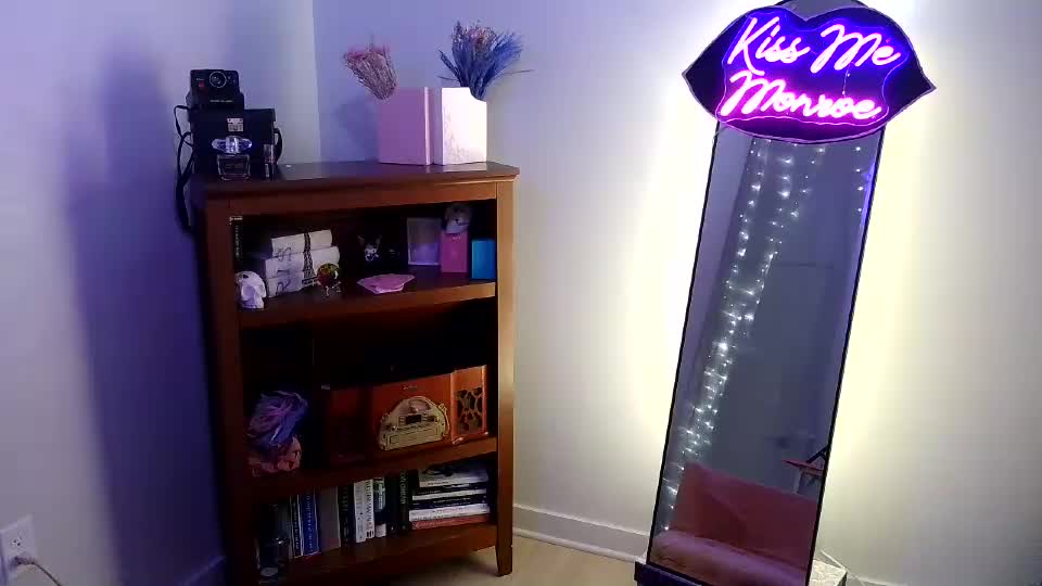 kiss_me_monroe Adult Chat July 24, 2026