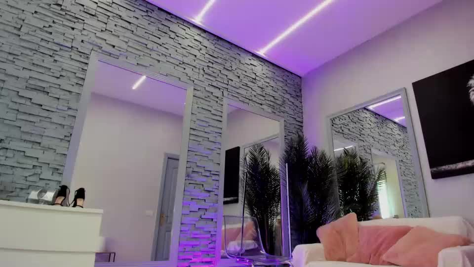 reina_cummings Adult Chat July 25, 2026