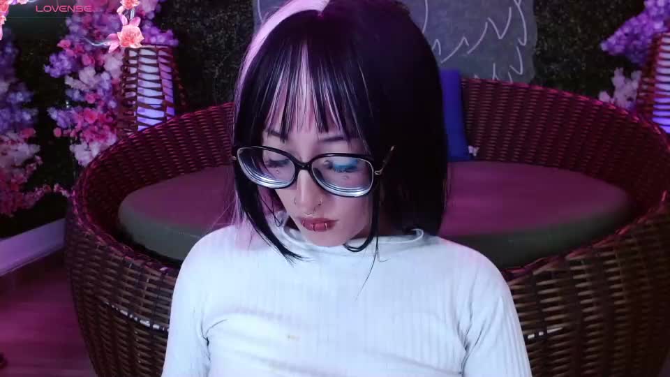 sweet_roxanee Adult Chat July 27, 2026