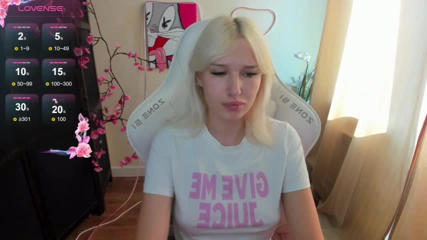 EvelinaLuu Adult Chat July 31, 2026