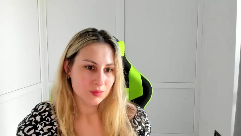 julia_sunshinee Adult Chat July 31, 2026