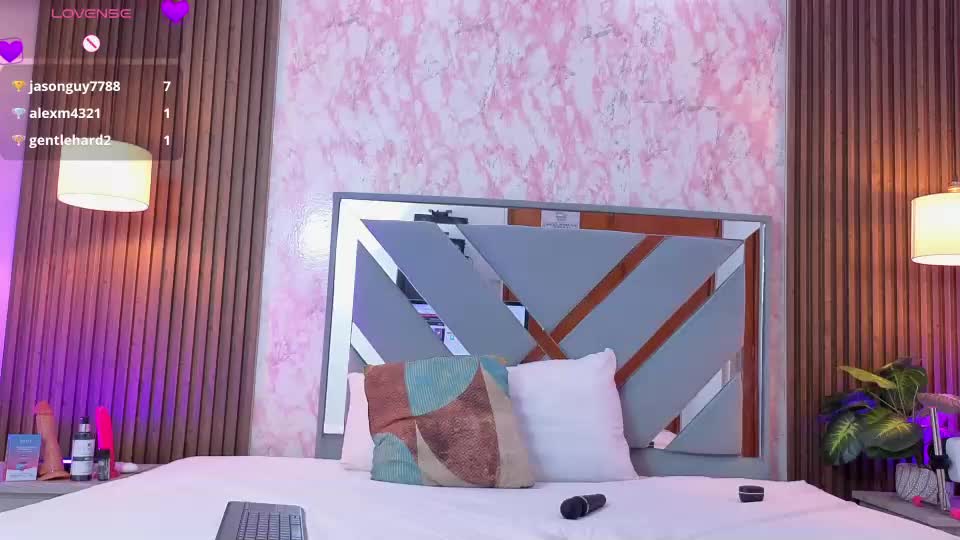 mia_pinkyy_ Adult Chat August 1, 2026