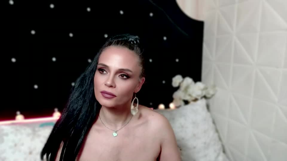 julia_divinne Adult Chat July 31, 2026
