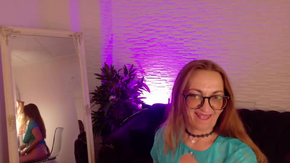 siennashinee Adult Chat August 4, 2026