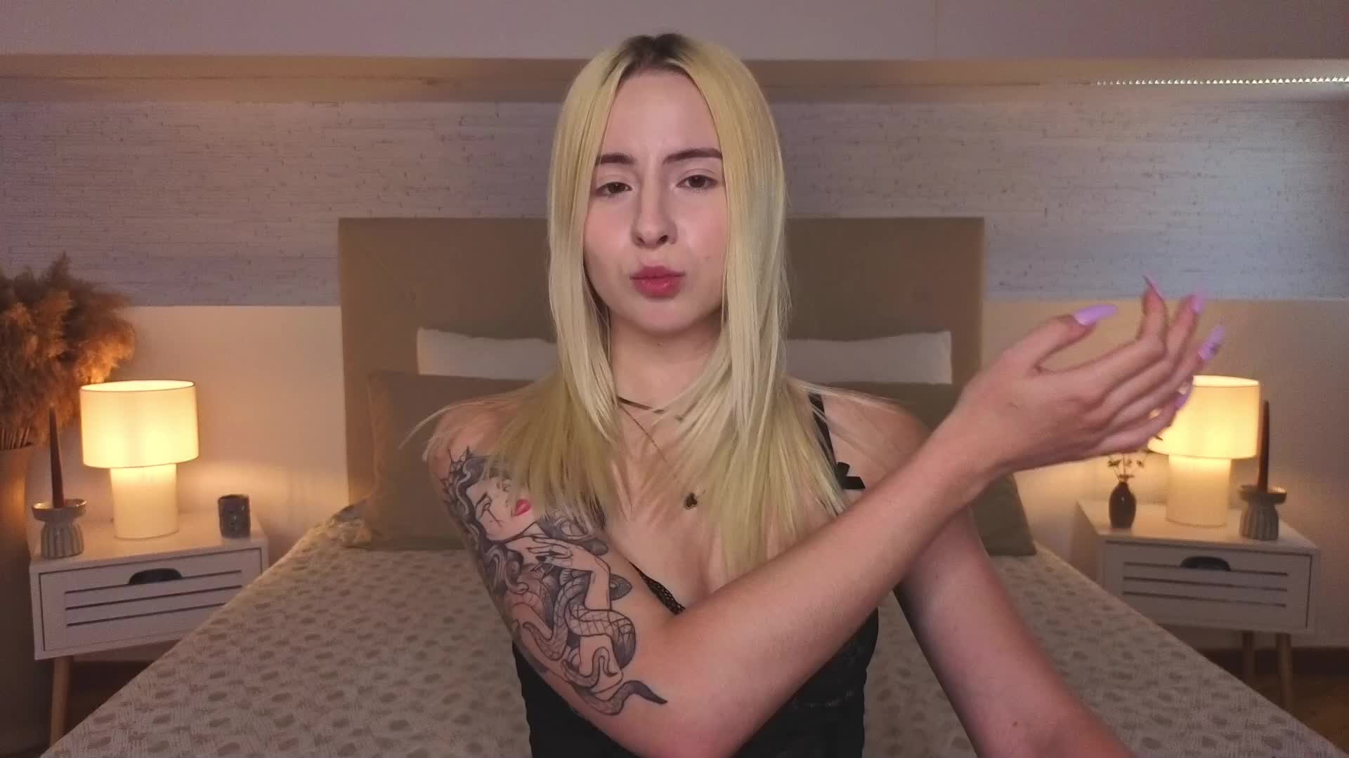 Bella-crazyy Adult Chat August 4, 2026