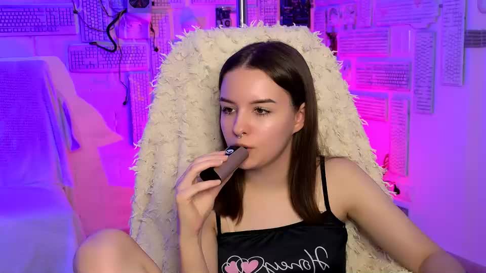 kelliebanshe Adult Chat August 4, 2026
