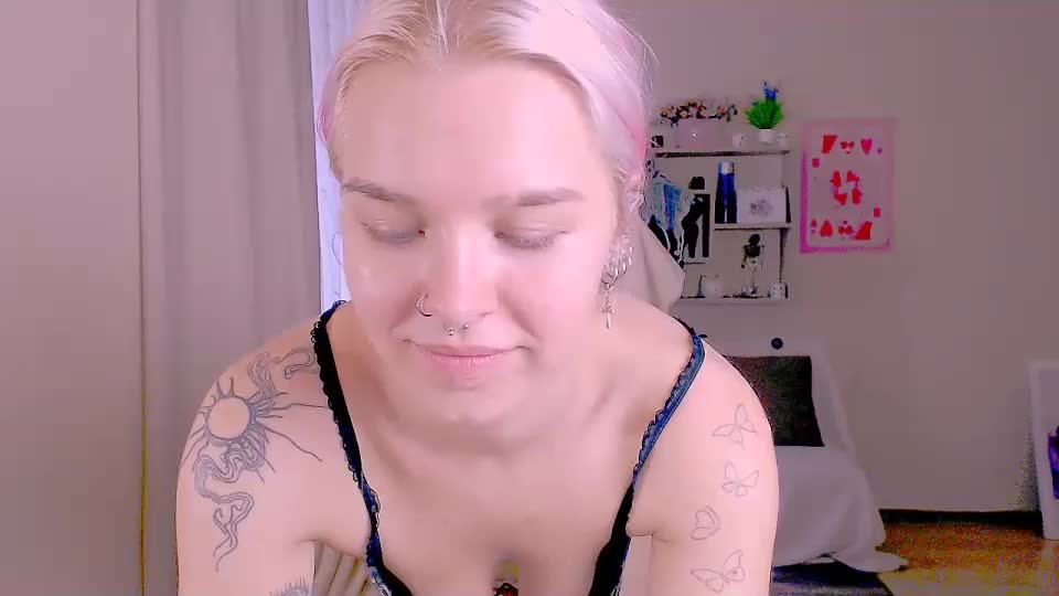 hot_blonda_ Adult Chat August 4, 2026