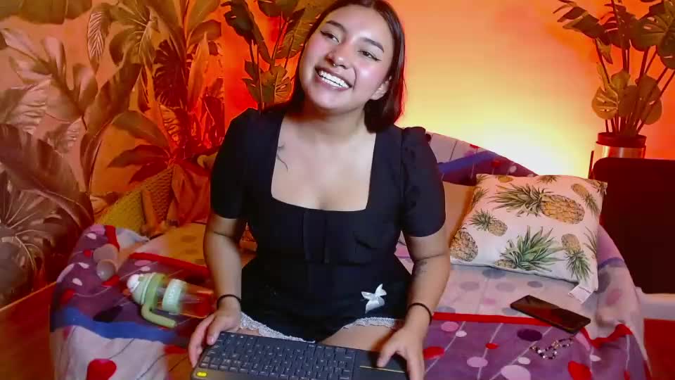 incredible_foxxy Adult Chat August 4, 2026