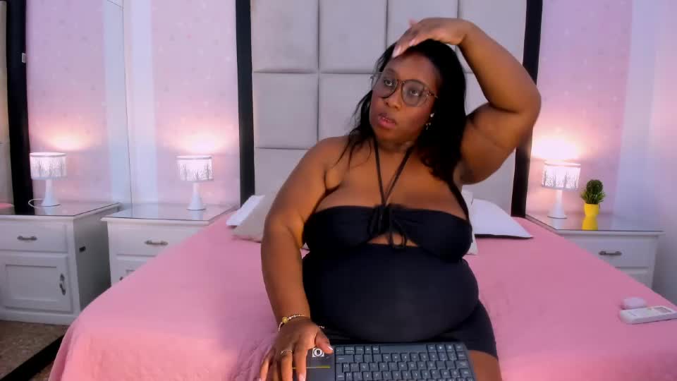 treisyvixen Adult Chat August 5, 2026