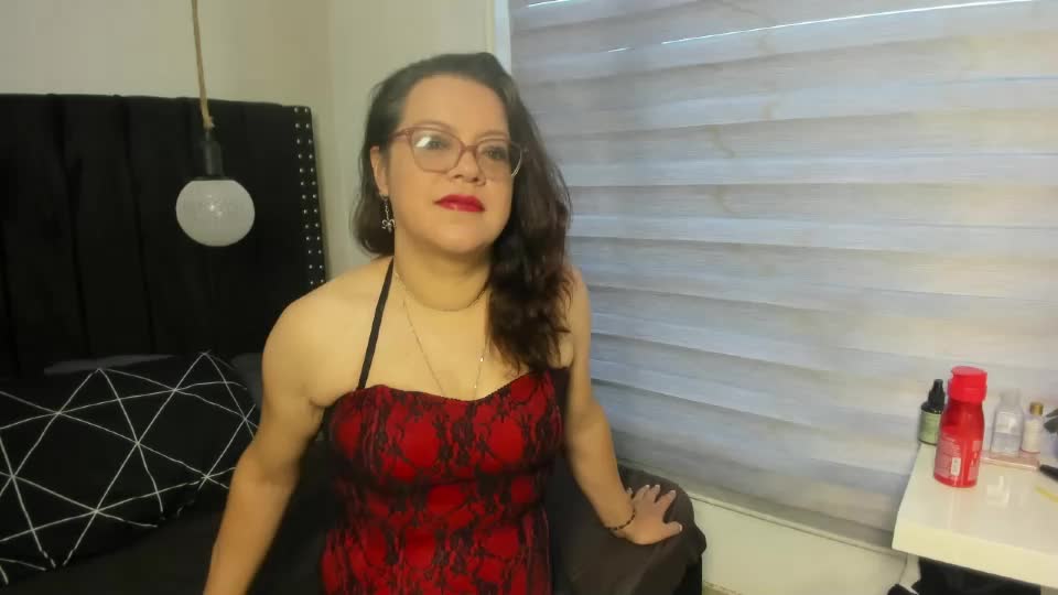 elle_hadid Adult Chat August 5, 2026