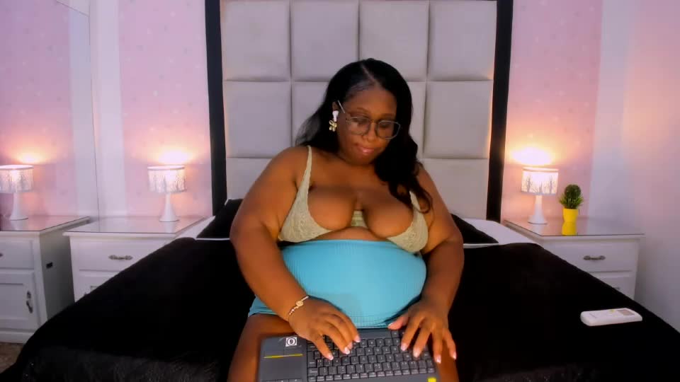 treisyvixen Adult Chat August 6, 2026