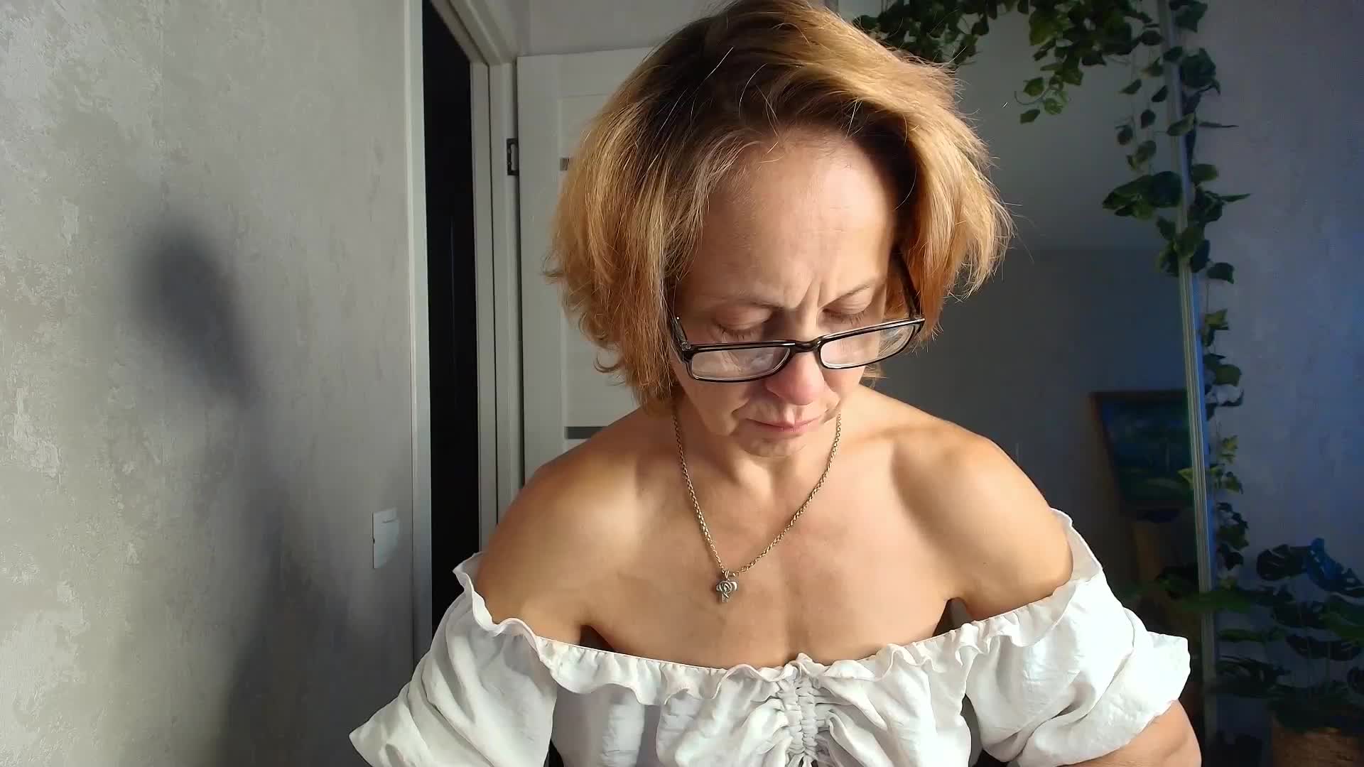 LioraWeiss Adult Chat August 6, 2026