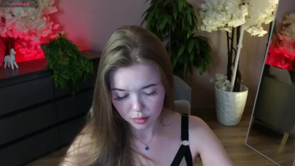 _liilcrystal_ Adult Chat August 6, 2026