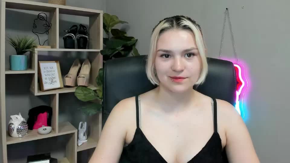 lilysweetxo Adult Chat August 7, 2026