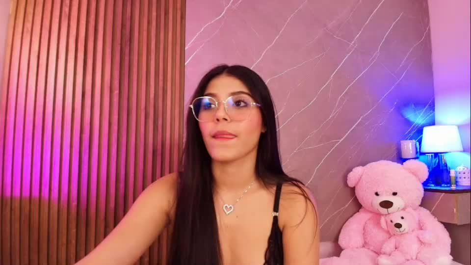 ariana_jhonson11 Adult Chat August 7, 2026