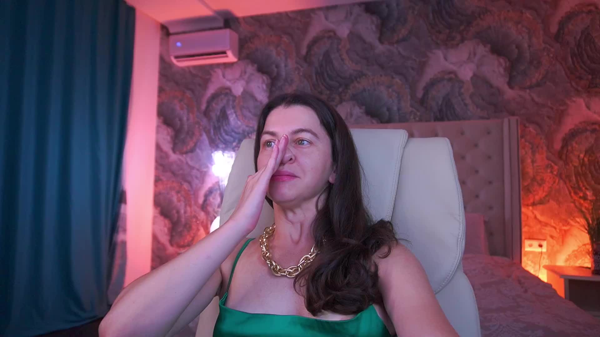LittleJulii Adult Chat August 7, 2026