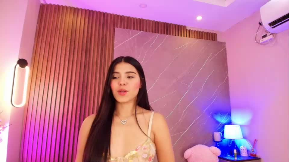ariana_jhonson11 Adult Chat August 8, 2026