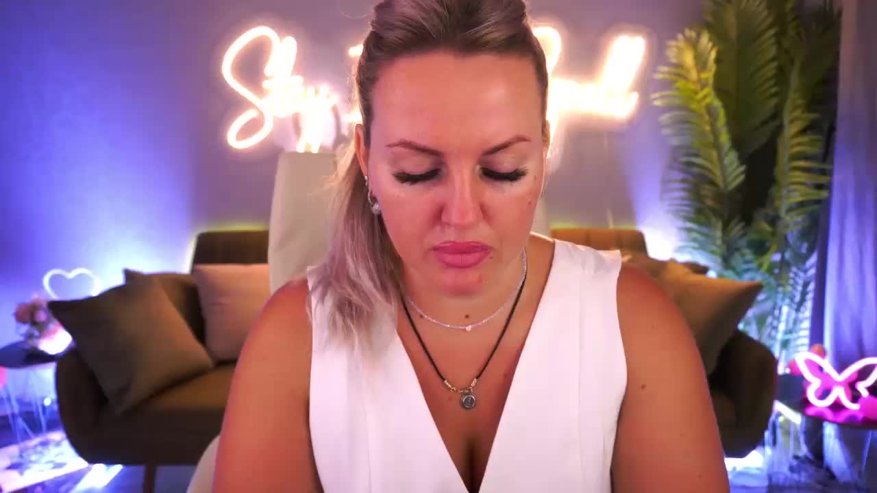 KiraCandyS Adult Chat August 8, 2026