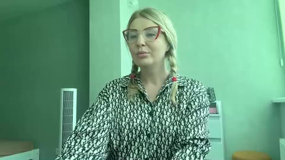 blondie_xoxoxo Adult Chat August 8, 2026