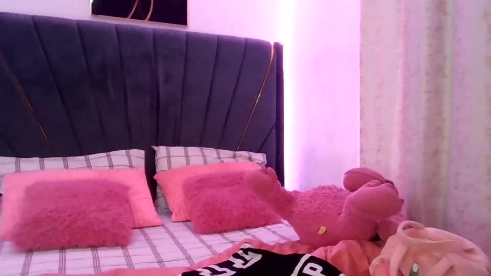 queenb_2 Adult Chat August 8, 2026