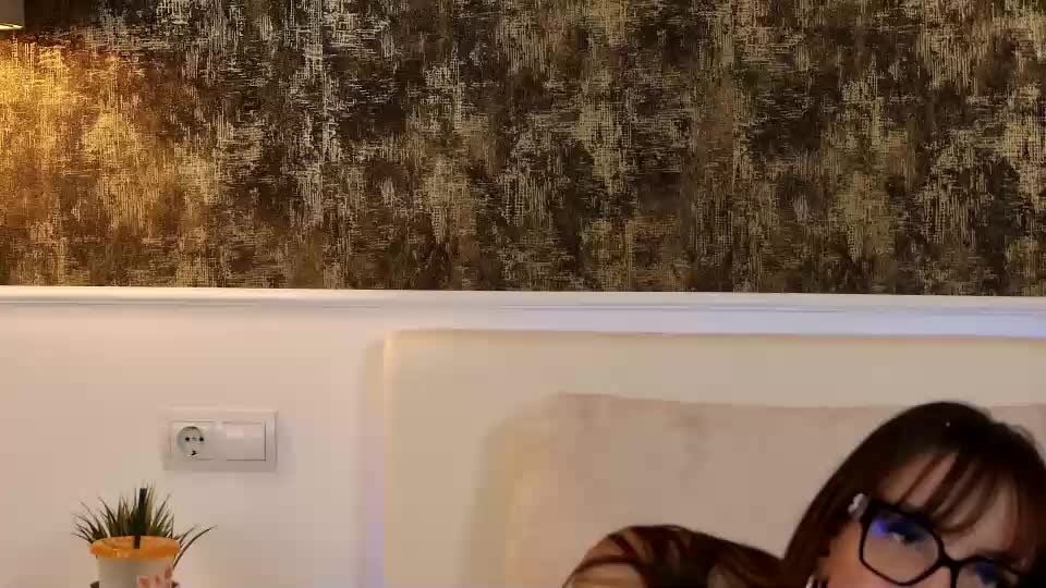 brunette_babee Adult Chat August 9, 2026
