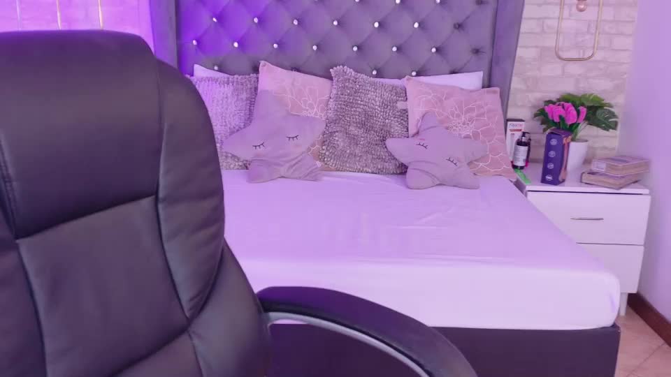valeygomez Adult Chat August 8, 2026