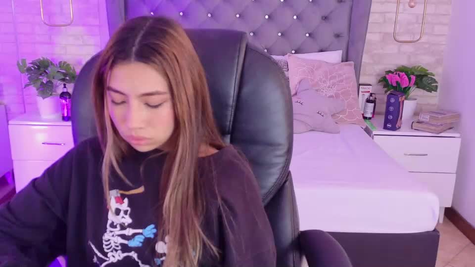 valeygomez Adult Chat August 9, 2026