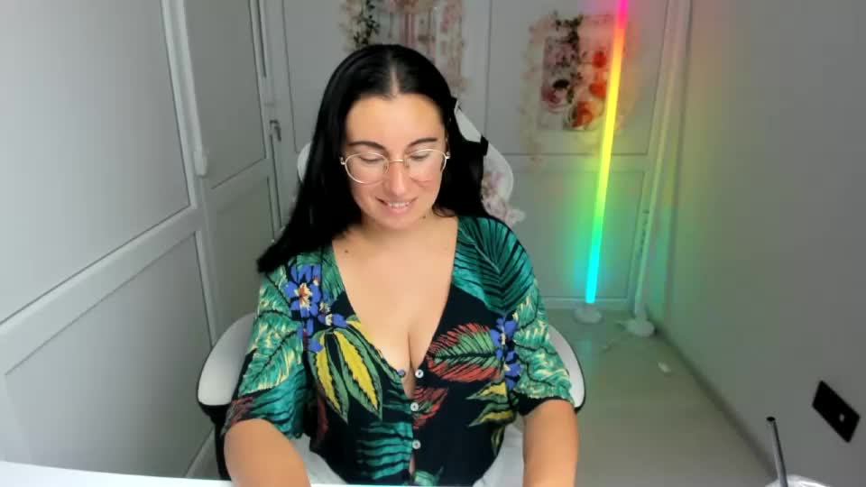 lucyycharm Adult Chat August 10, 2026