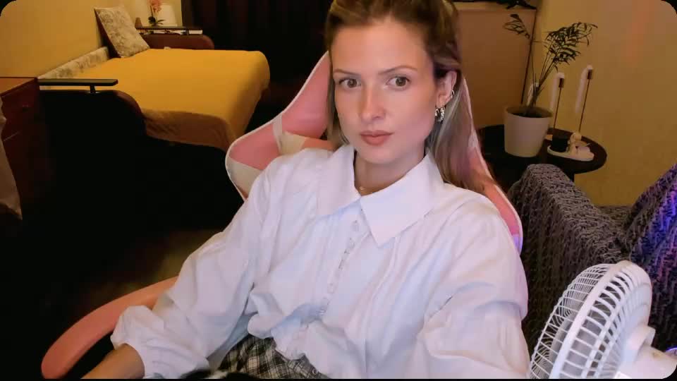 julie_flores Adult Chat August 10, 2026