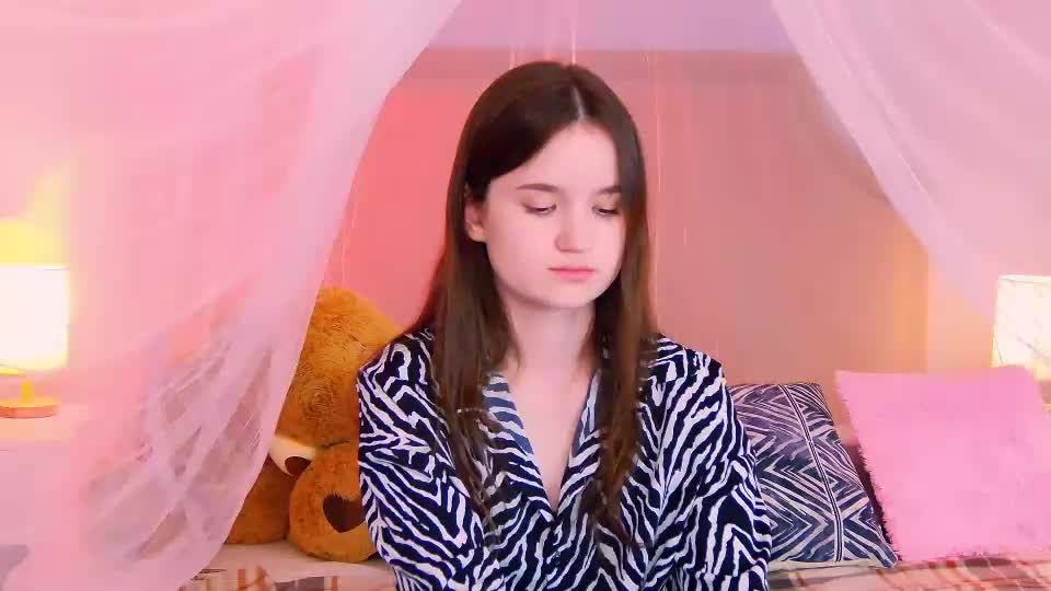 strawbunnybite Adult Chat August 11, 2026