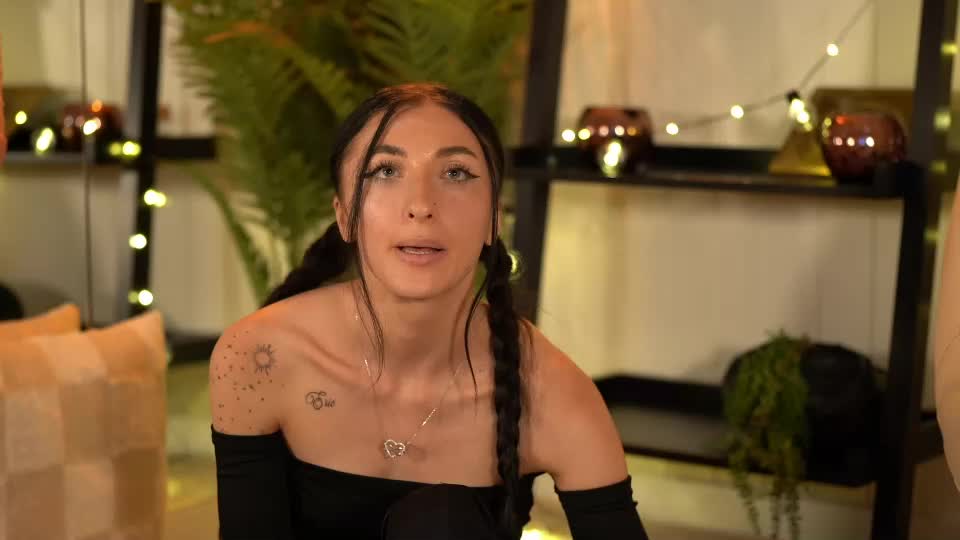 elliejules Adult Chat August 11, 2026