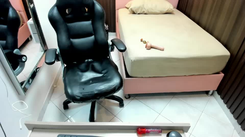 lupe_flaser Adult Chat August 12, 2026