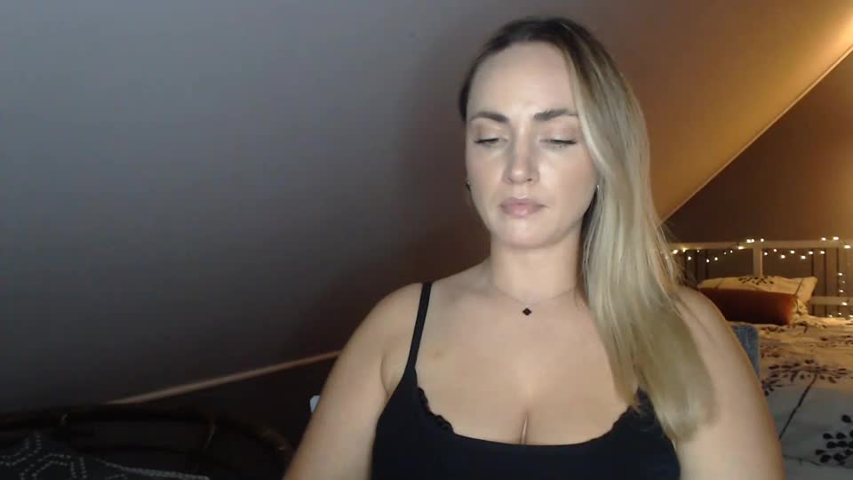 scarlettxblonde Adult Chat August 11, 2026