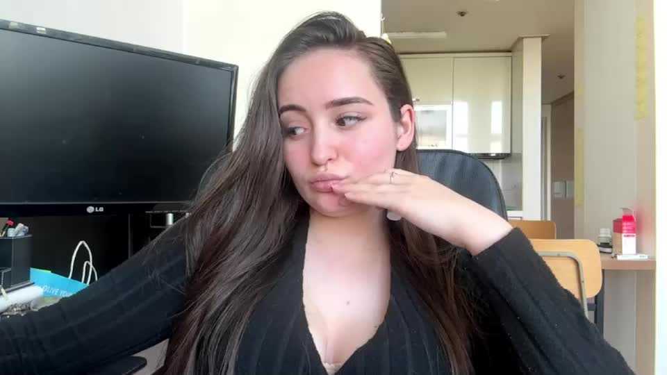veroniadre Adult Chat August 12, 2026