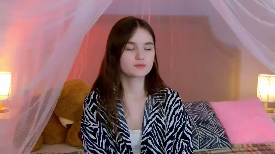 strawbunnybite Adult Chat August 12, 2026