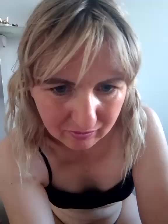 Lady_in_Red Adult Chat August 12, 2026