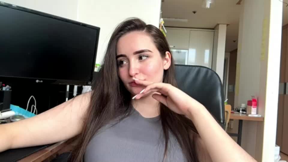 veroniadre Adult Chat August 14, 2026