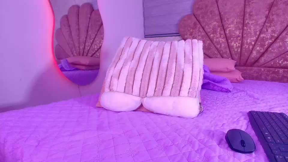 mia_collenss Adult Chat August 14, 2026