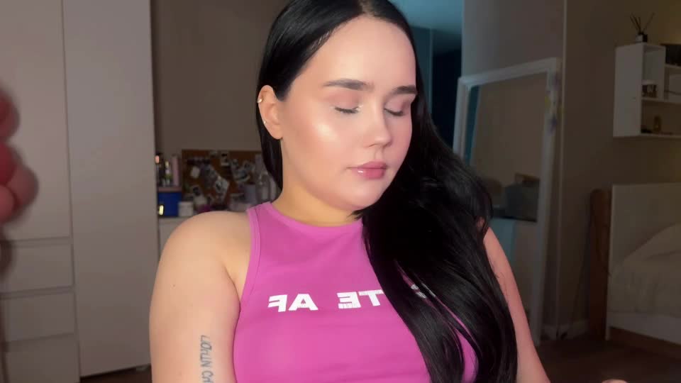 lola_razee Adult Chat August 15, 2026