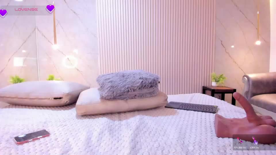 luna_taylorss Adult Chat August 15, 2026