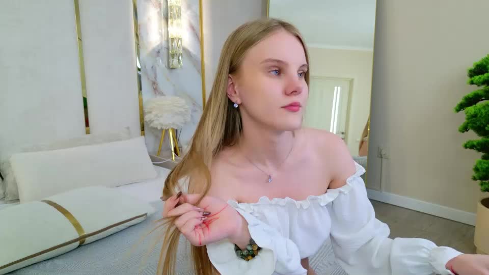 lili_lohan Adult Chat August 15, 2026