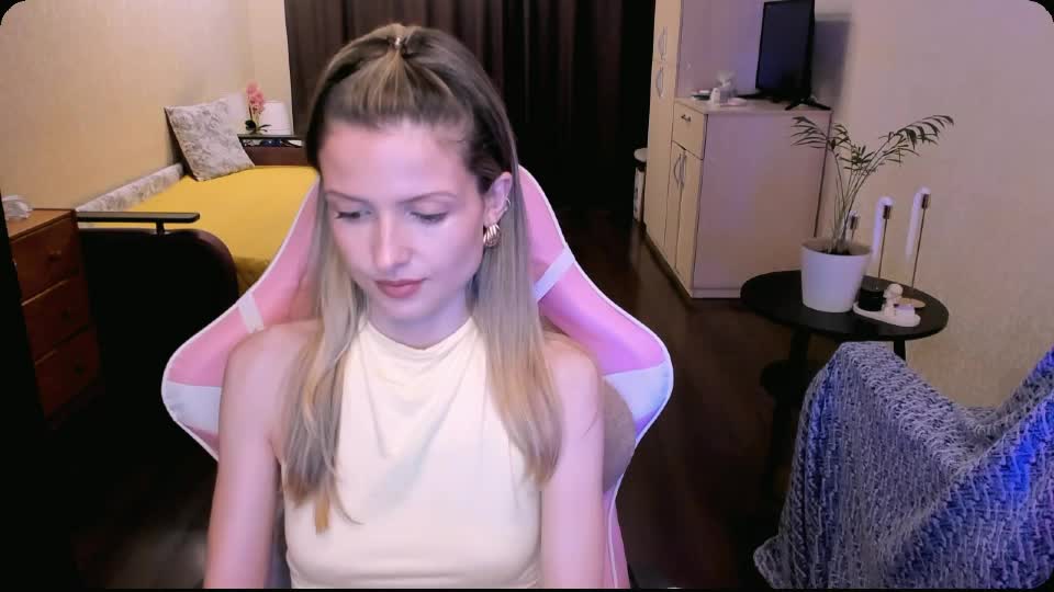 julie_flores Adult Chat August 15, 2026