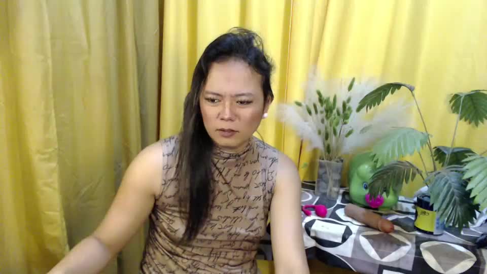 queen_ennah Adult Chat August 15, 2026